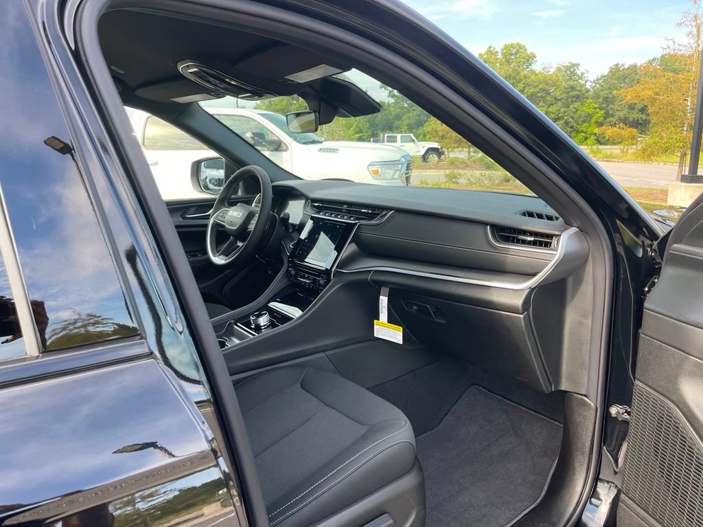 New 2026 Jeep Grand Cherokee Laredo RWD image 34