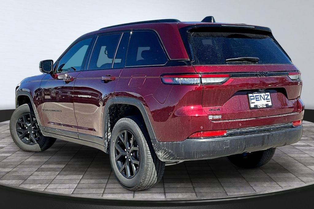 Used 2024 Jeep Grand Cherokee Altitude AWD/4WD image 4