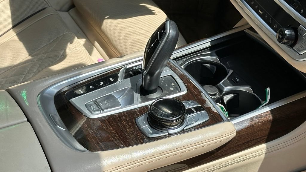 Used 2020 BMW 745e xDrive AWD/4WD image 7