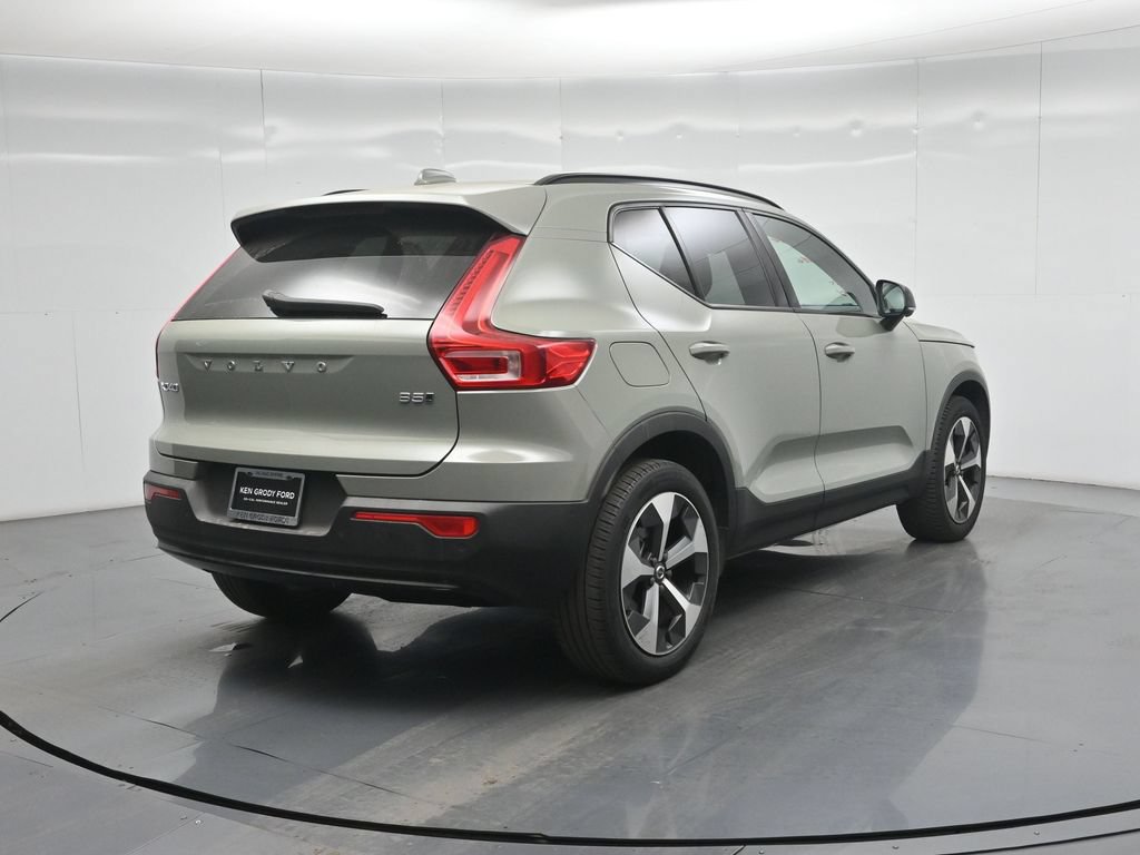 Used 2023 Volvo XC40 B5 Ultimate AWD/4WD image 7