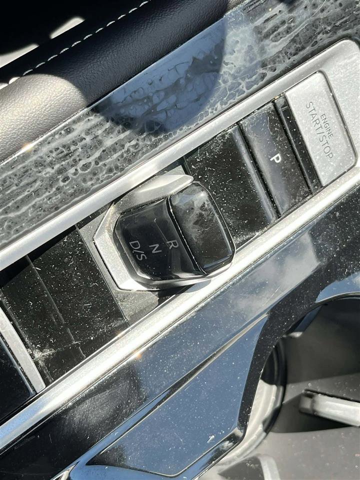 Used 2025 Volkswagen Atlas SE FWD image 28
