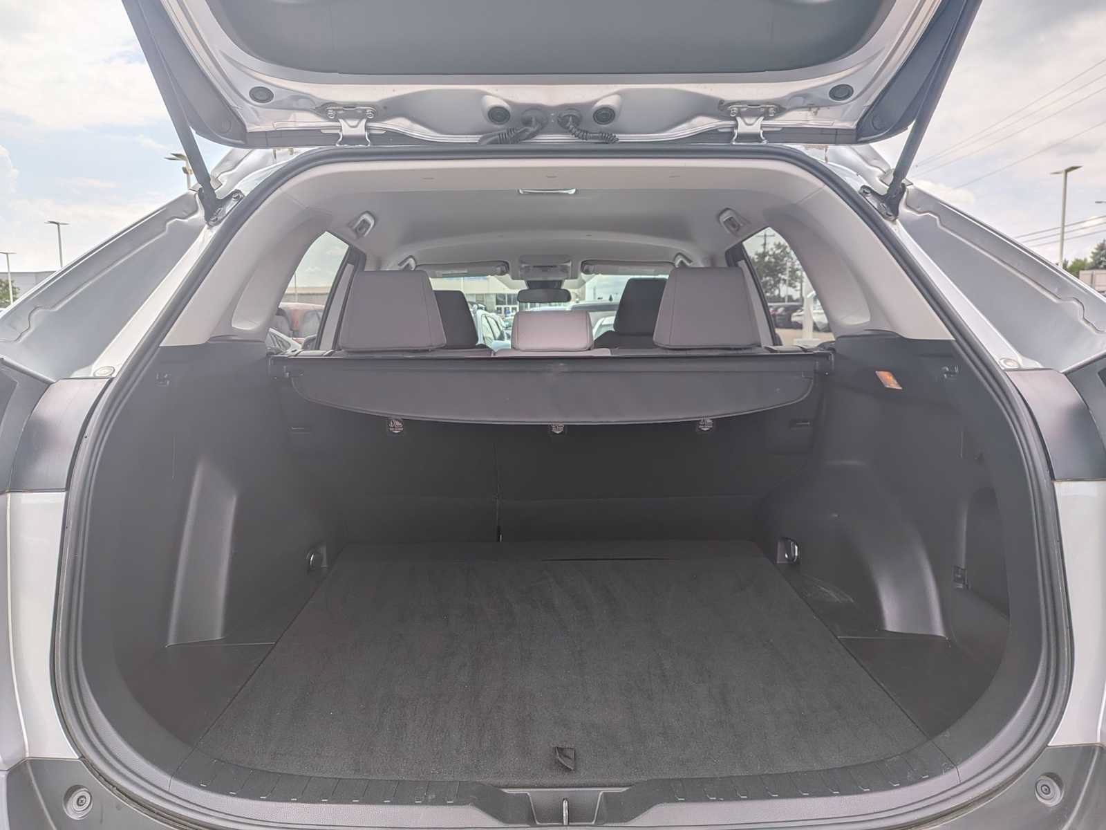 Used 2021 Toyota RAV4 XLE FWD image 32