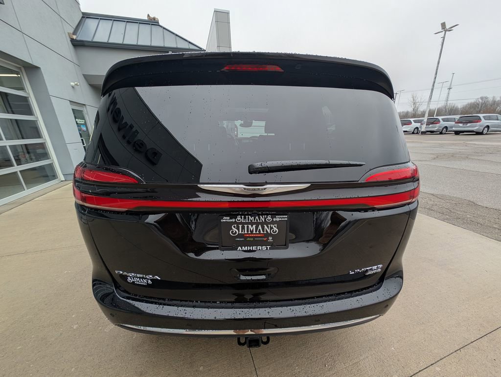 New 2026 Chrysler Pacifica Limited w/ Trailer Tow Group image 11