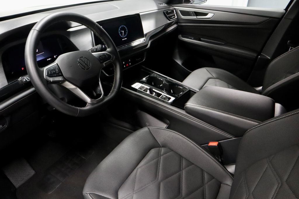 Used 2025 Volkswagen Atlas Cross Sport SE FWD image 26