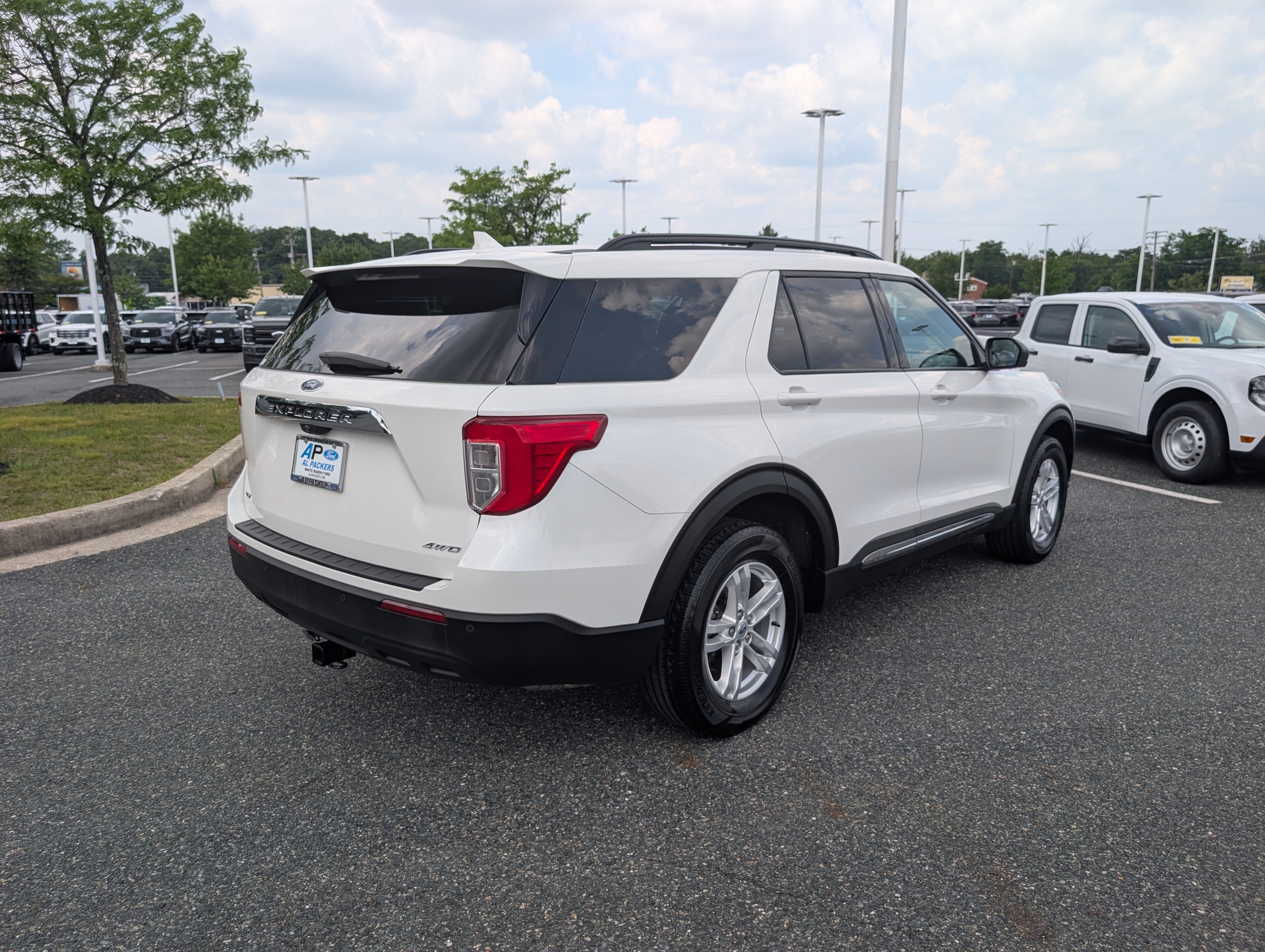 Certified 2023 Ford Explorer XLT AWD/4WD image 3