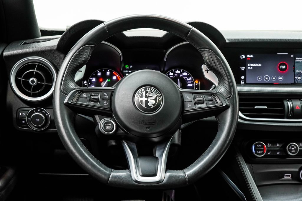 Used 2023 Alfa Romeo Stelvio Veloce image 23
