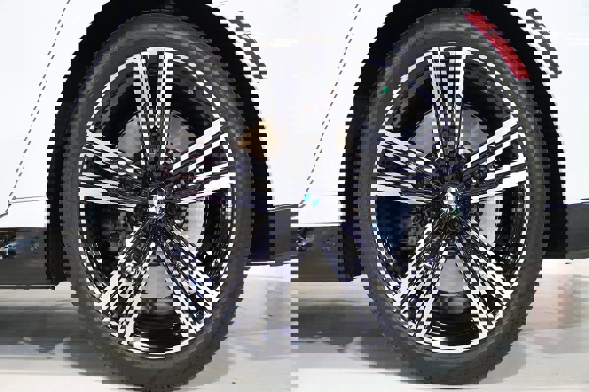 Used 2023 BMW 760i xDrive image 91