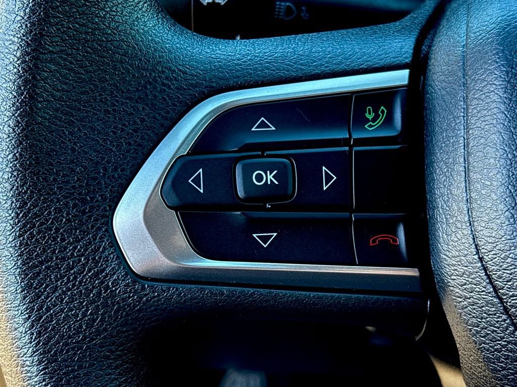 Used 2023 Jeep Compass Sport image 14