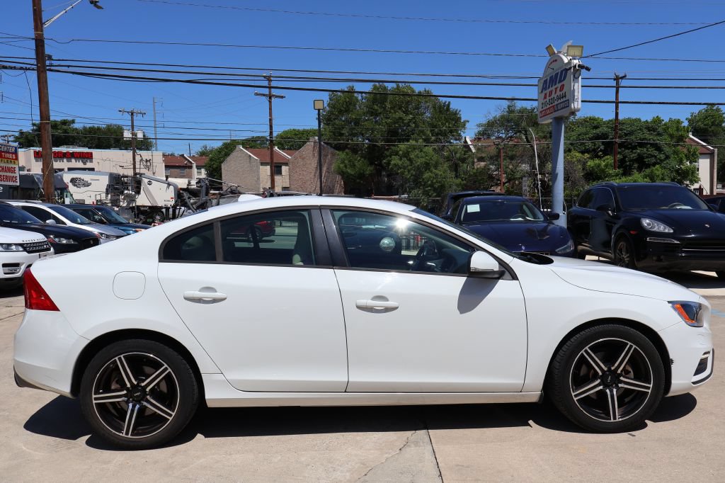 Used 2017 Volvo S60 T5 Dynamic FWD image 8