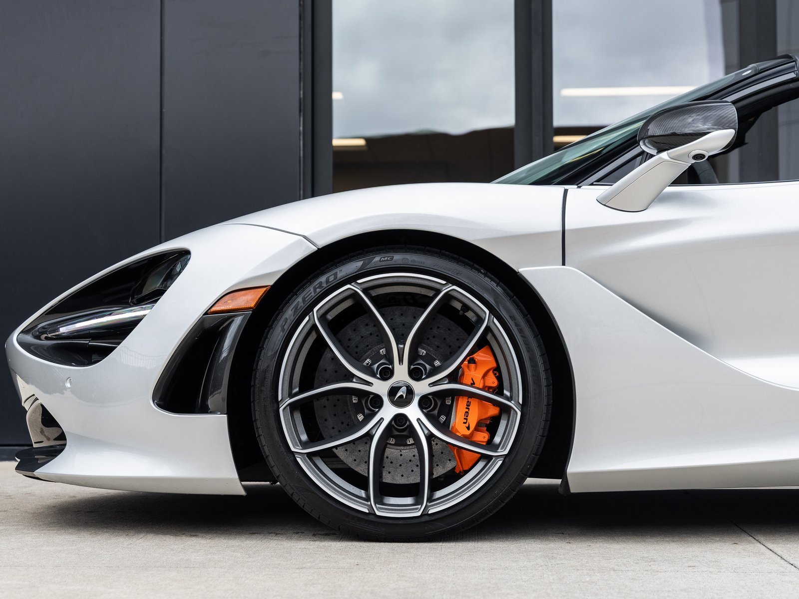 Used 2020 McLaren 720S Spider image 13