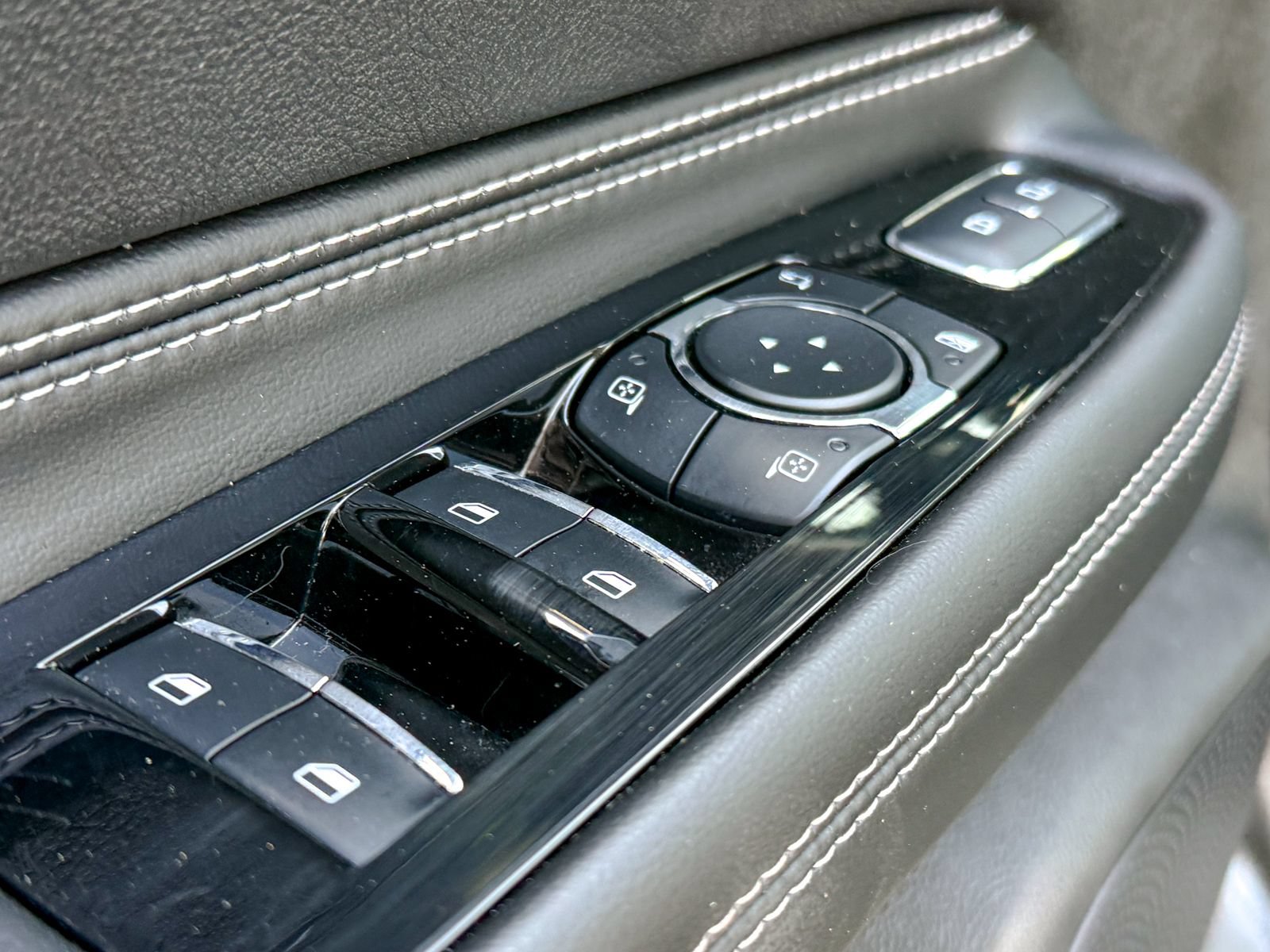 Used 2023 Lincoln Corsair AWD w/ Equipment Group 101A image 17