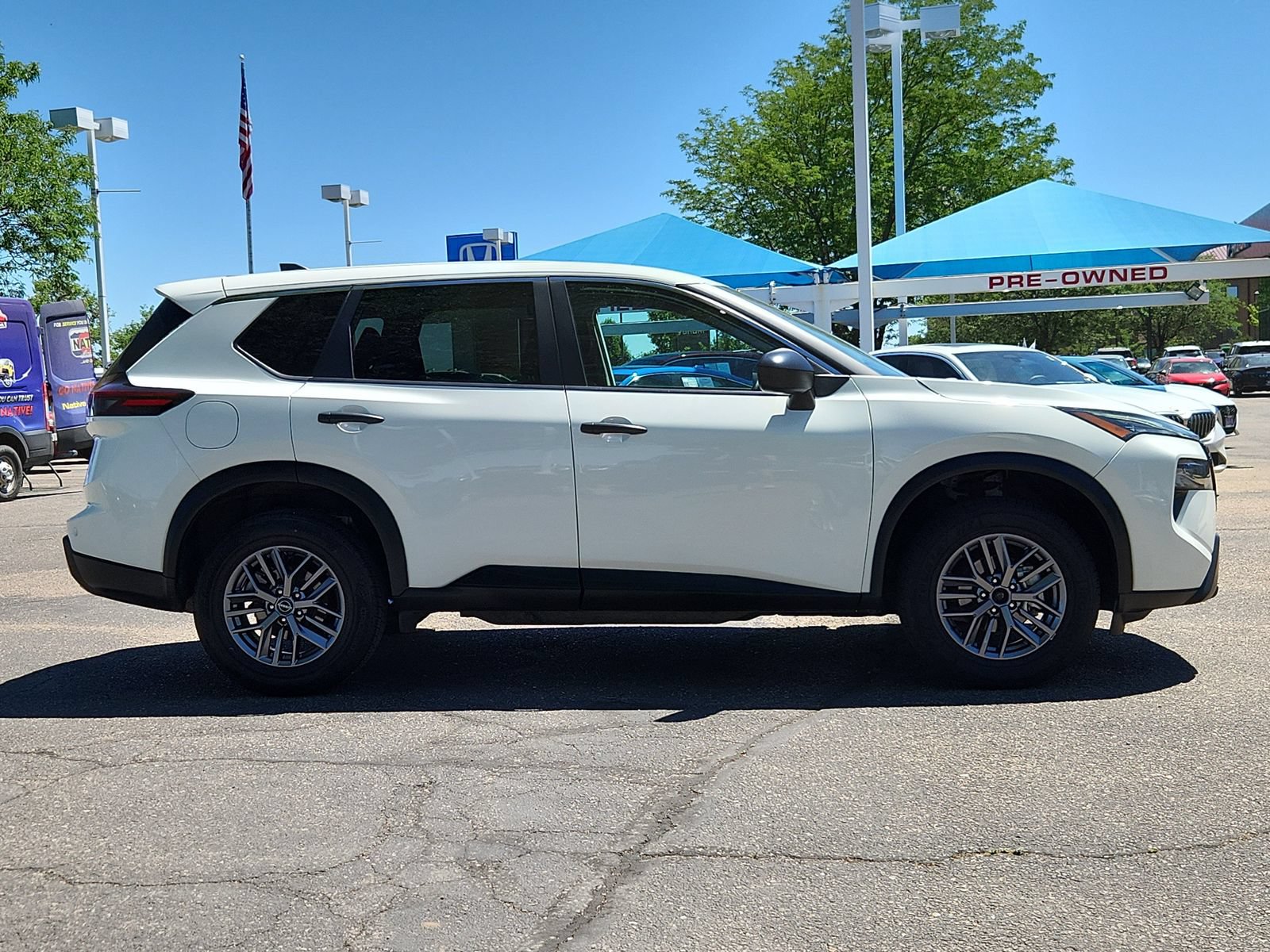 Used 2024 Nissan Rogue S AWD/4WD image 6