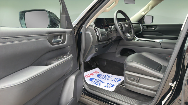 Used 2025 Nissan Armada SV AWD/4WD image 11