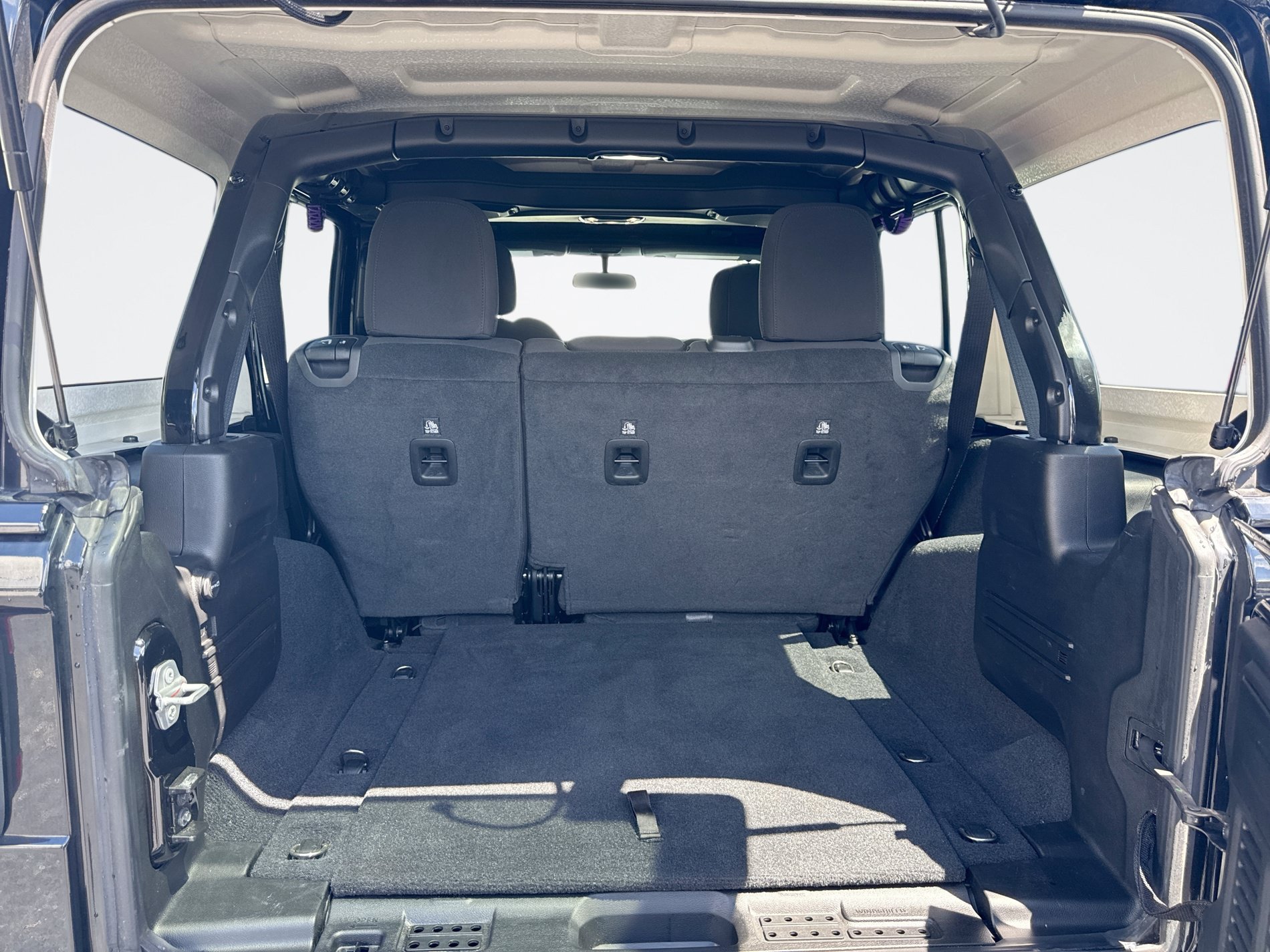 Used 2022 Jeep Wrangler Unlimited Sport AWD/4WD image 13