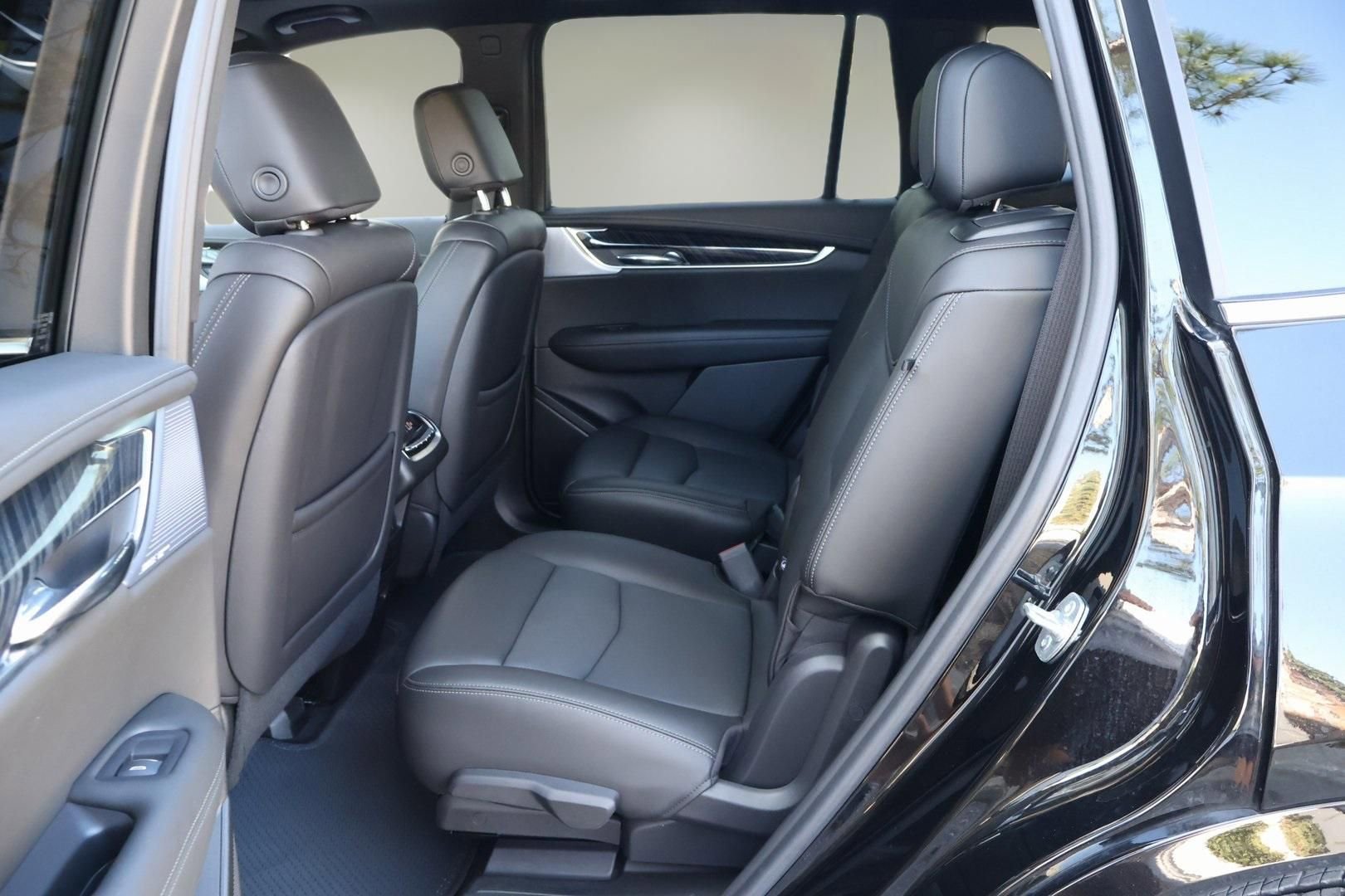 Certified 2025 Cadillac XT6 Premium Luxury image 12