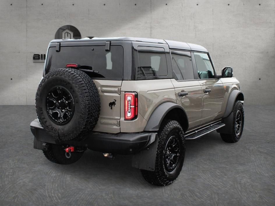 Used 2025 Ford Bronco Badlands image 8