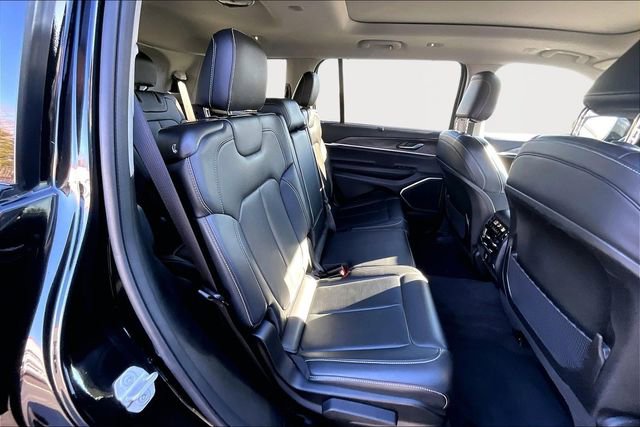 Used 2022 Jeep Grand Cherokee L Limited w/ Luxury Tech Group II image 17