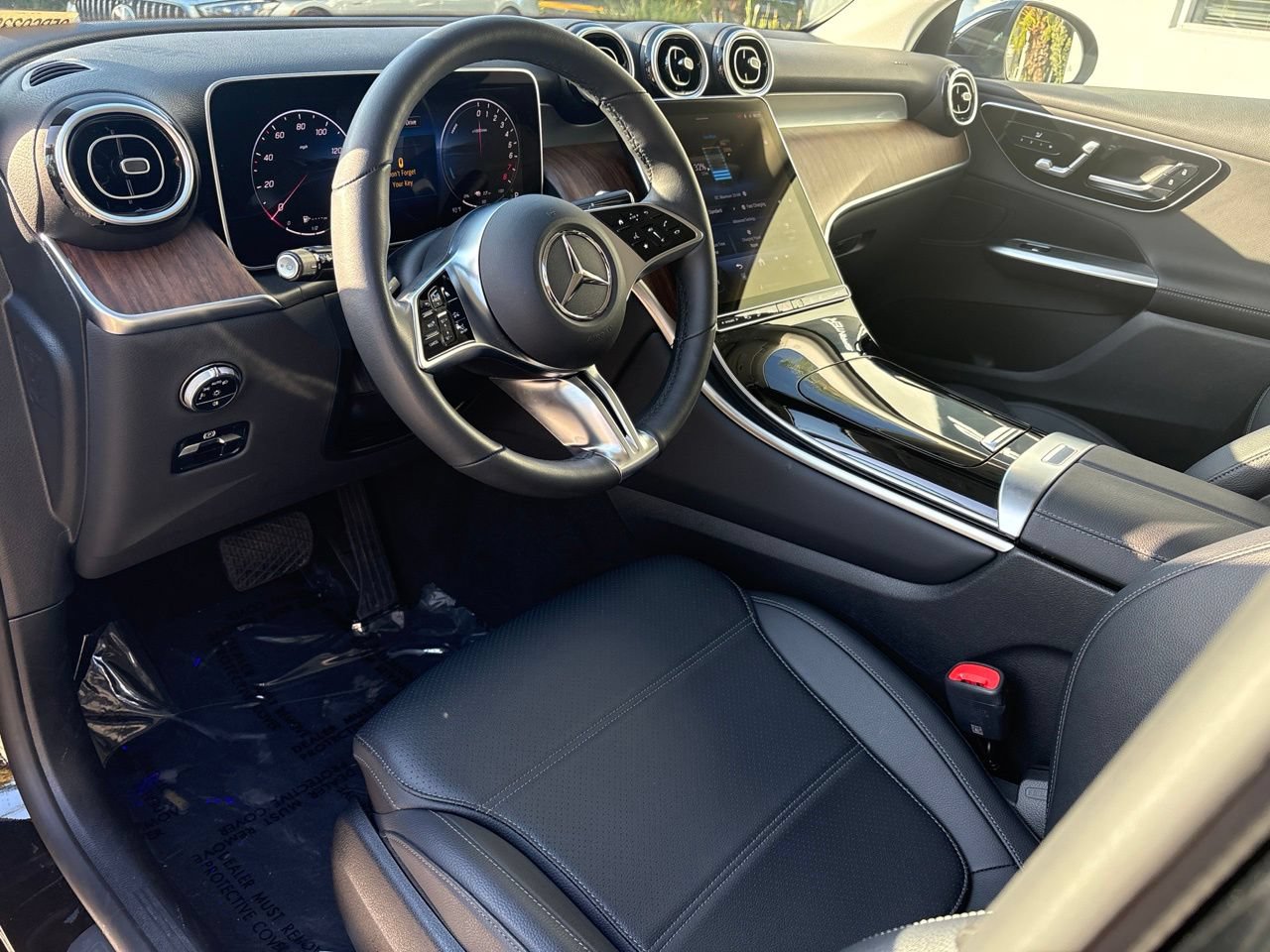 Used 2025 Mercedes-Benz GLC 350e 4MATIC image 8