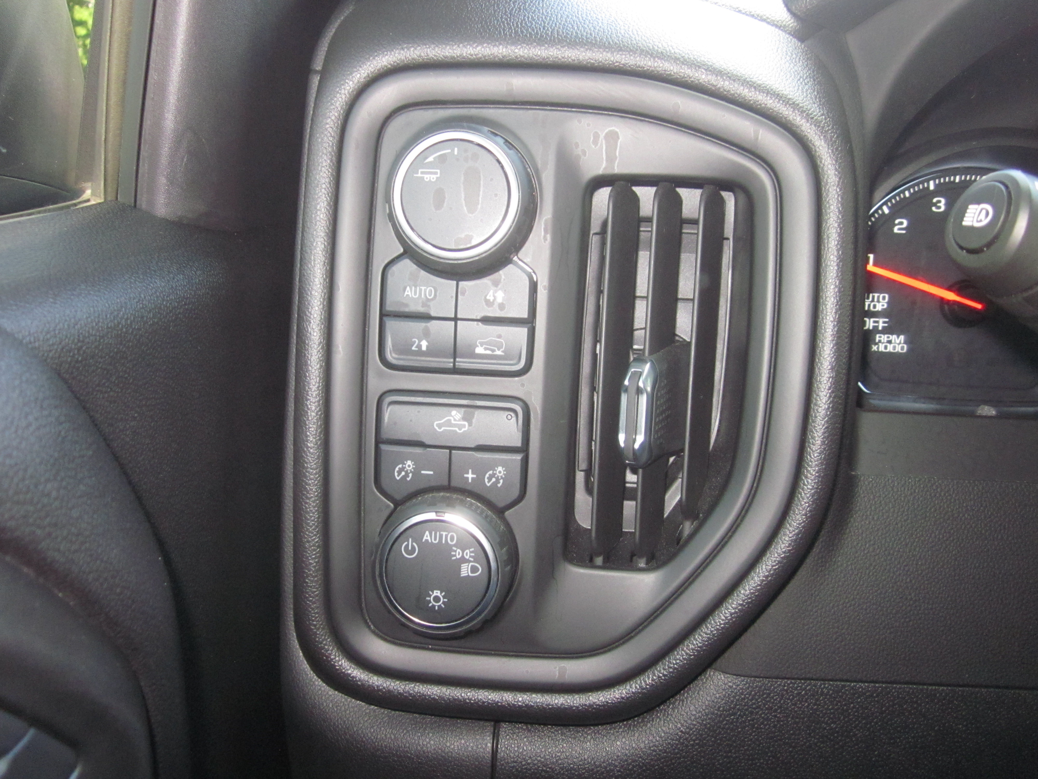 Used 2023 Chevrolet Silverado 1500 Custom w/ LPO, Dark Essentials Package AWD/4WD image 18