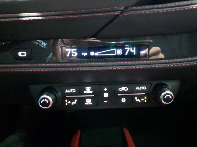 Used 2021 Ferrari F8 Tributo image 31