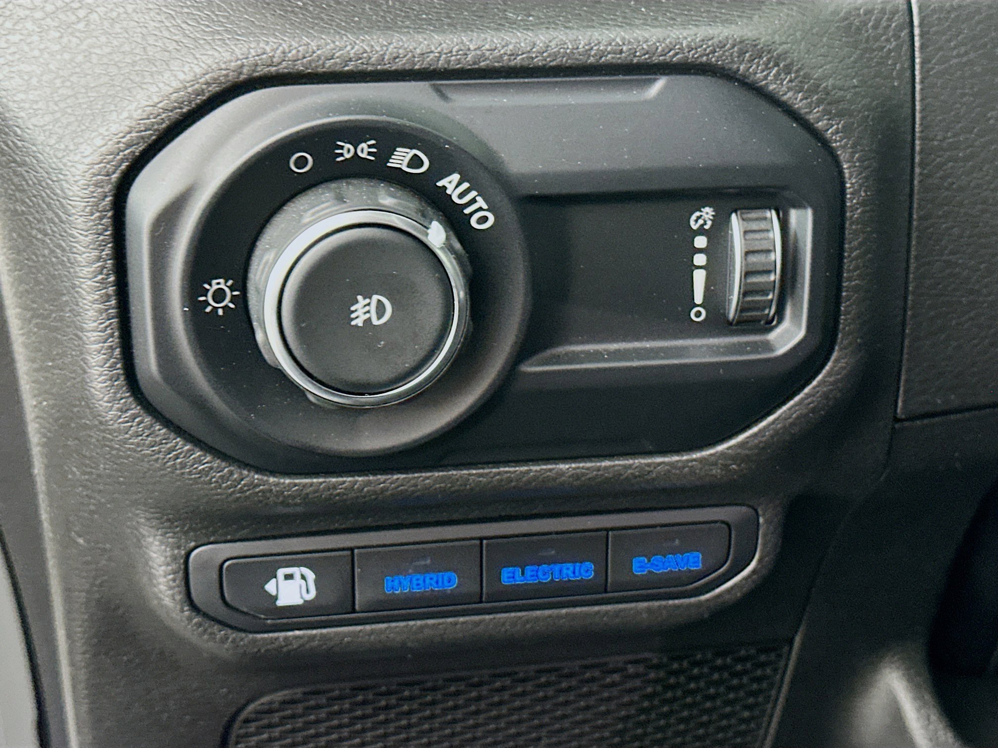 Used 2023 Jeep Wrangler Rubicon w/ Cold Weather Group image 16