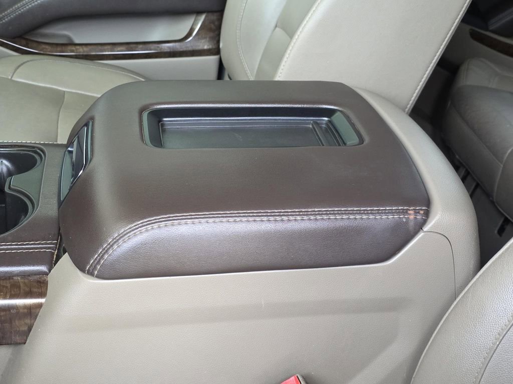 Used 2019 Chevrolet Suburban LT RWD image 8