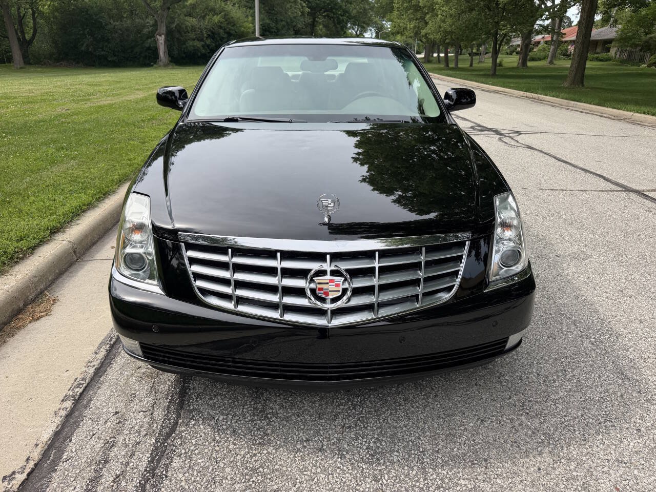 Used 2006 Cadillac DTS w/ Trunk Convenience Package FWD image 8