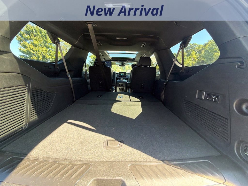 Used 2022 Chevrolet Suburban LT w/ LT Signature Package AWD/4WD image 9