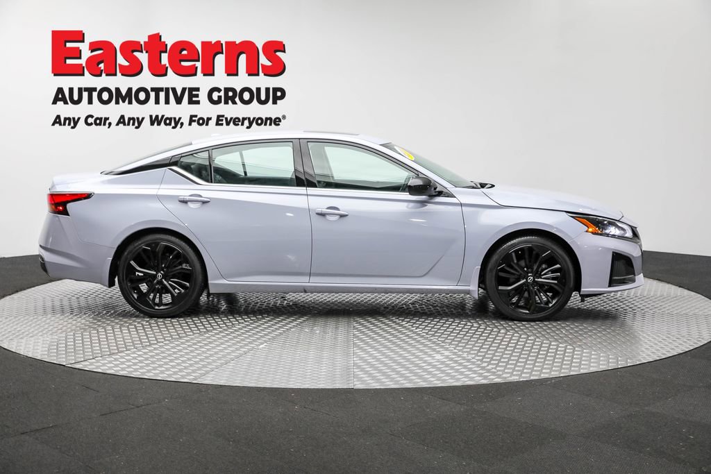 Used 2023 Nissan Altima 2.5 SR w/ SR Premium Package image 4