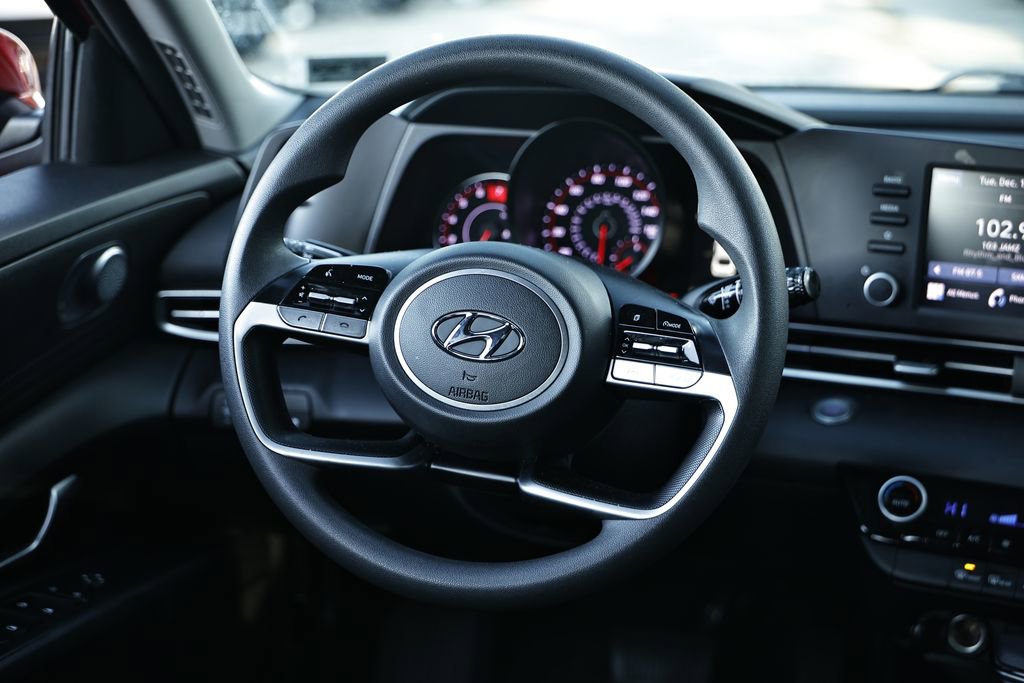 Used 2023 Hyundai Elantra SEL w/ Cargo Package image 16