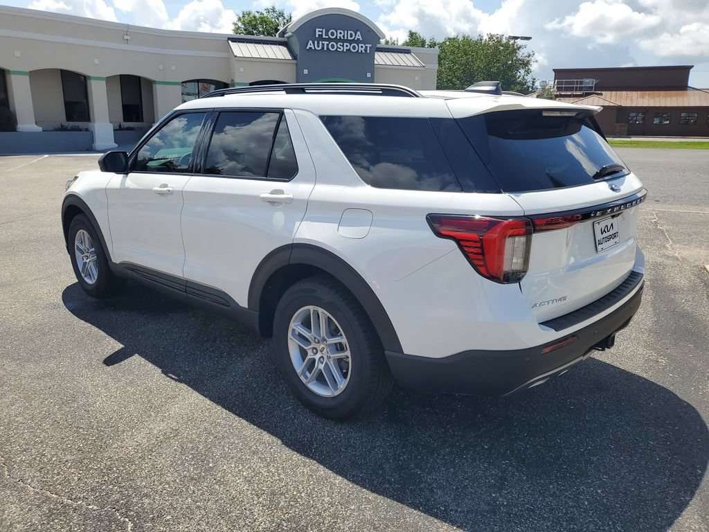 Used 2026 Ford Explorer Active w/ Active Comfort Package RWD image 3