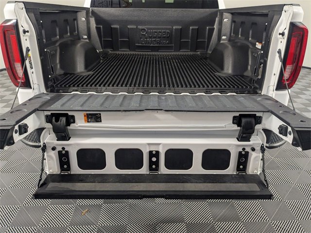 Certified 2025 GMC Sierra 1500 SLT image 29
