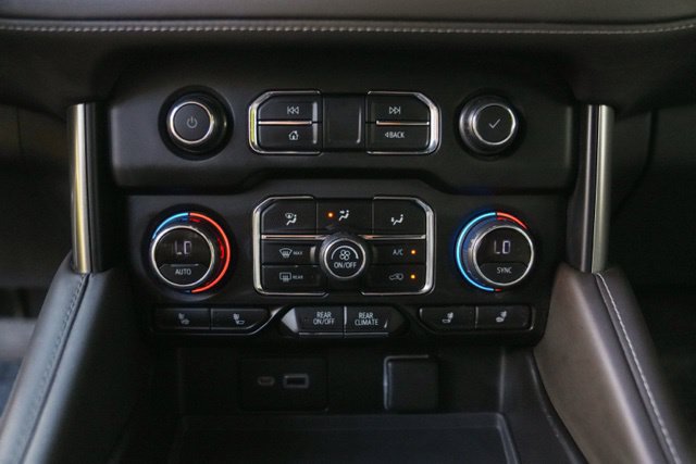 Used 2021 Chevrolet Tahoe LT w/ Luxury Package RWD image 32