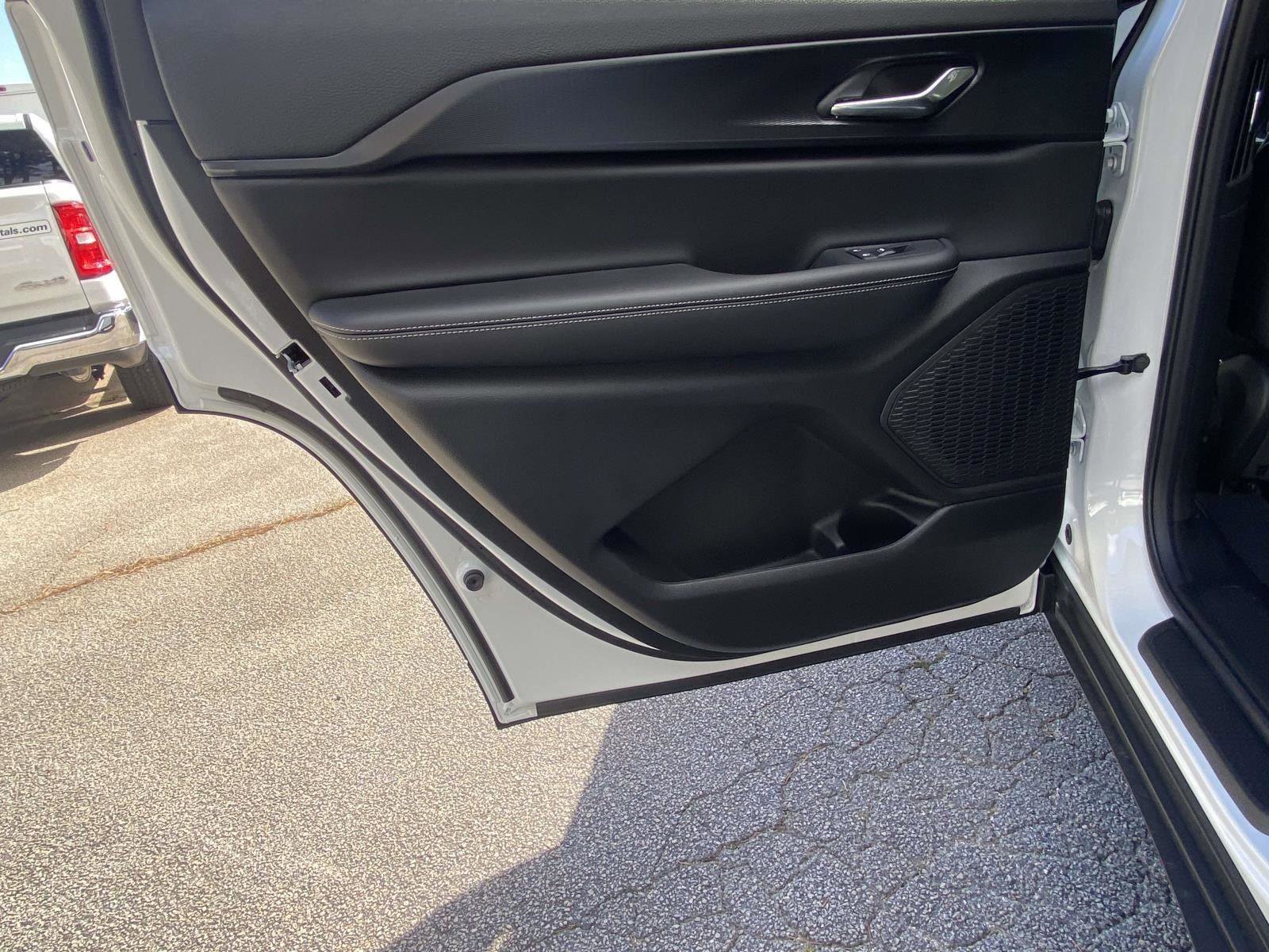 New 2025 Jeep Grand Cherokee L Altitude image 14