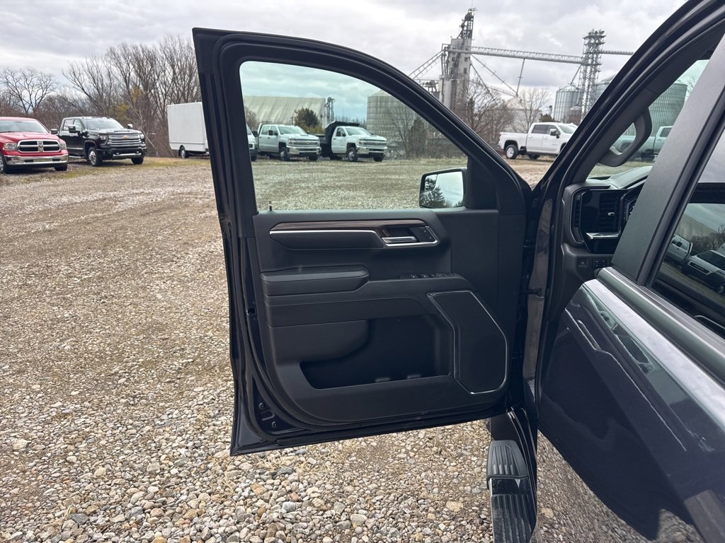 Used 2023 Chevrolet Silverado 1500 LT image 9