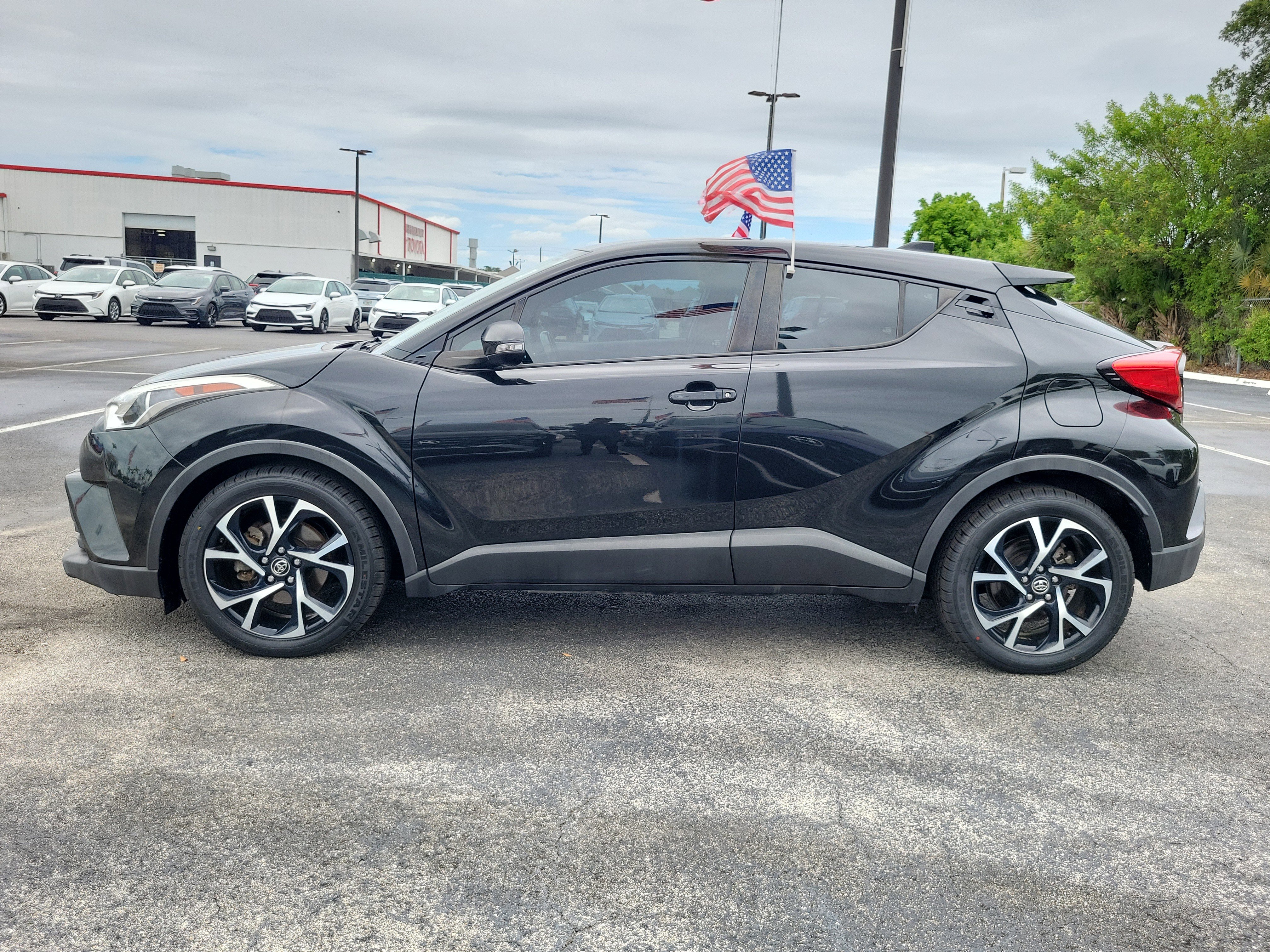 Used 2019 Toyota C-HR XLE FWD image 7