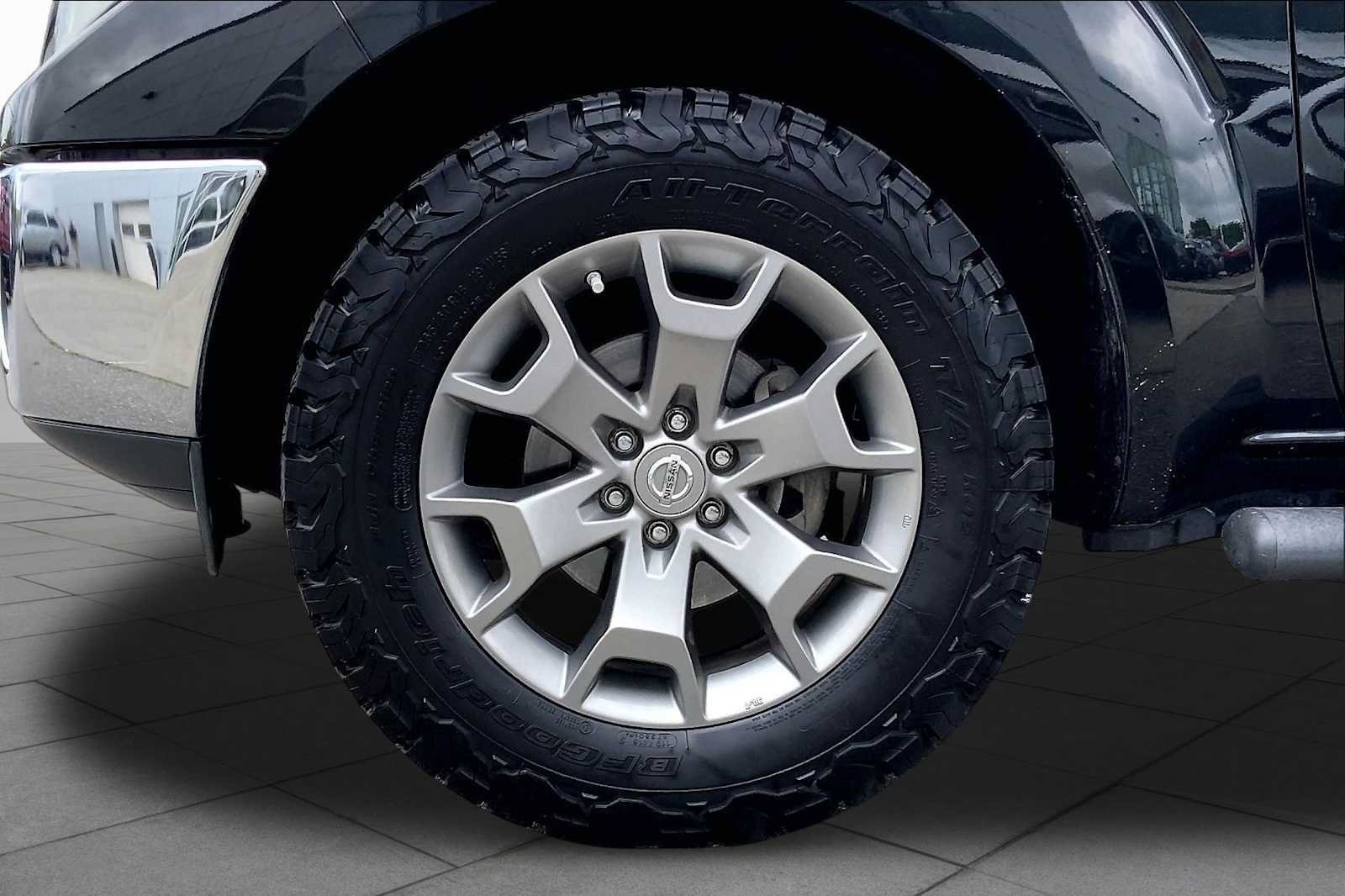 Used 2019 Nissan Frontier SL RWD image 11