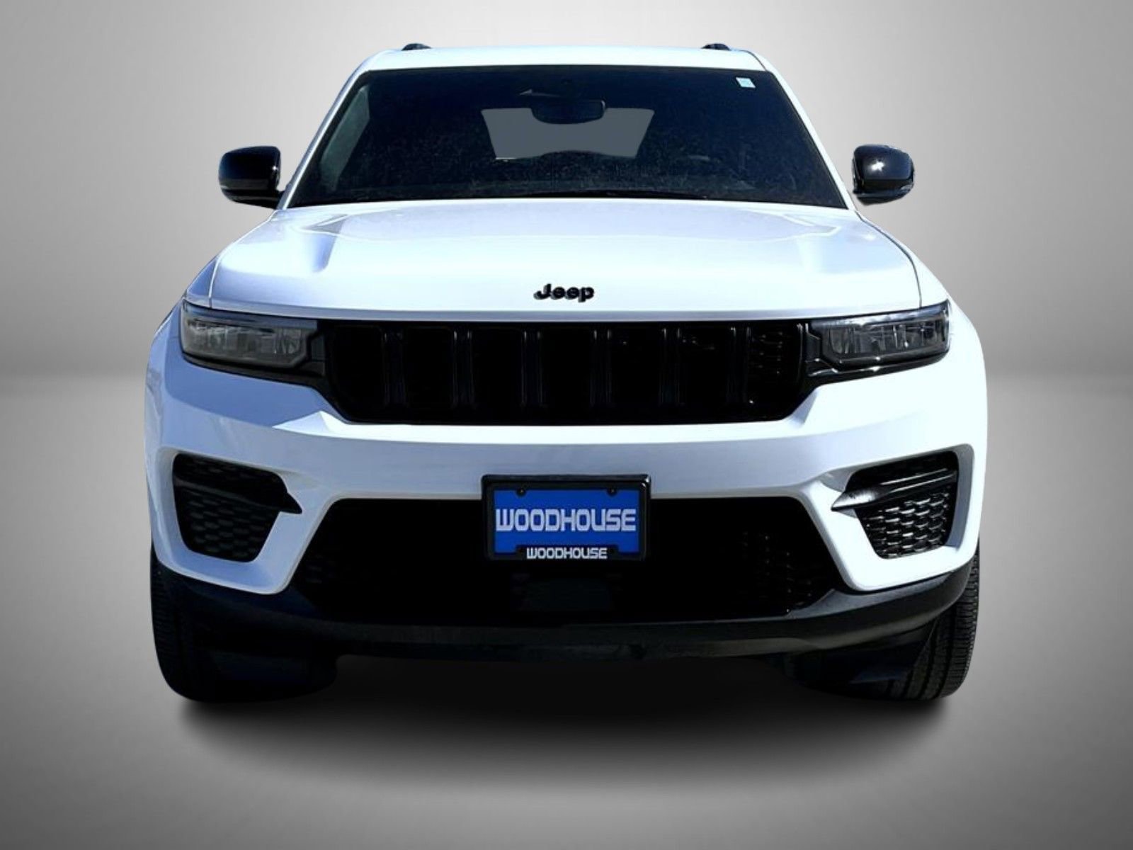 Used 2023 Jeep Grand Cherokee Altitude AWD/4WD image 2