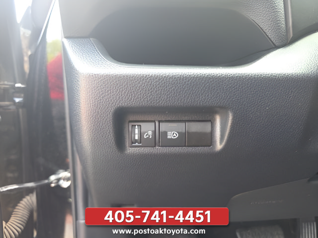 Used 2021 Toyota RAV4 LE AWD/4WD image 19
