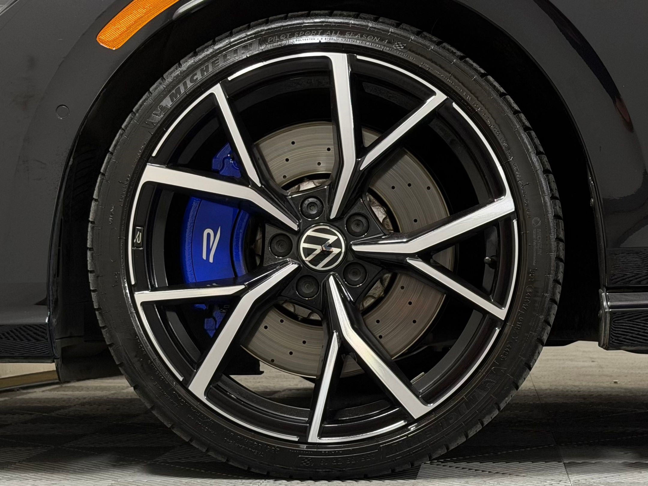 Used 2023 Volkswagen Golf R AWD/4WD image 11