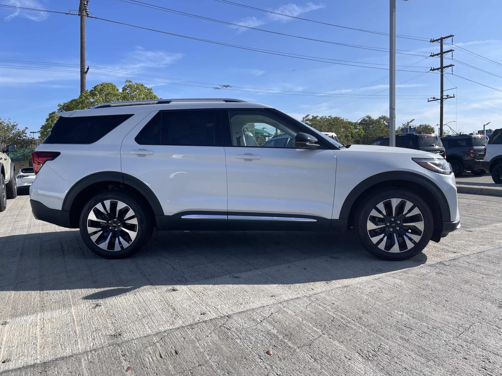 New 2026 Ford Explorer Platinum w/ LUX Leather Package AWD/4WD image 2