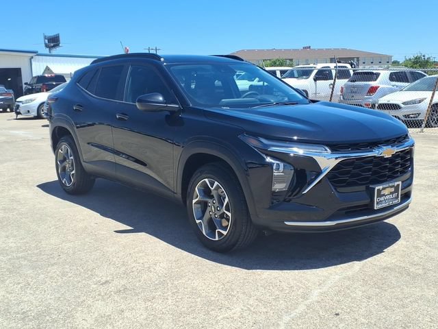 Used 2026 Chevrolet Trax LT FWD image 3