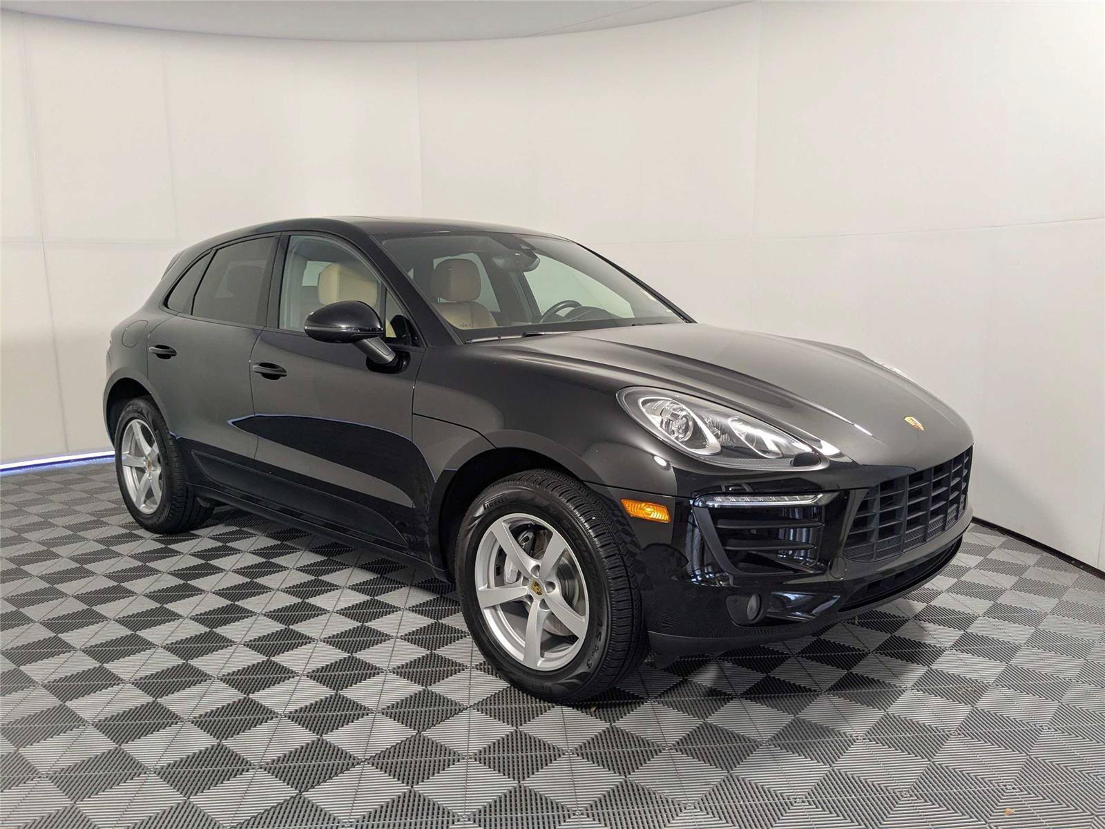Used 2017 Porsche Macan AWD/4WD image 4
