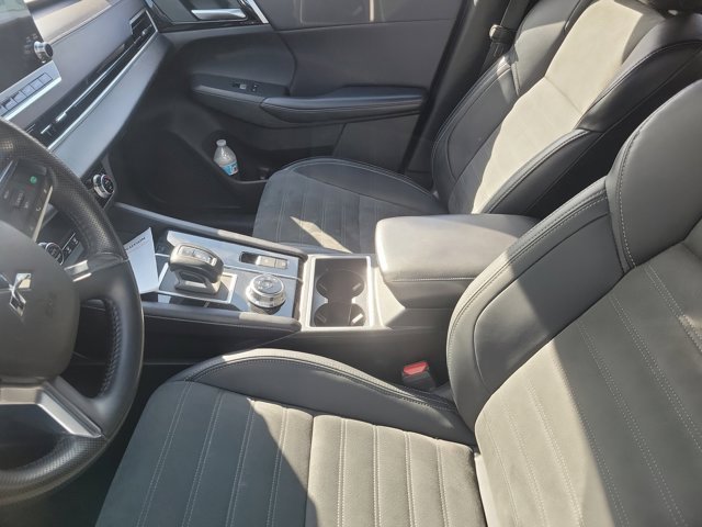 Used 2024 Mitsubishi Outlander SE Black Edition image 5