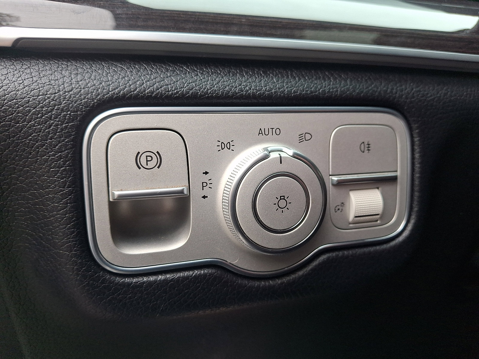 Used 2020 Mercedes-Benz GLE 350 w/ Premium Package image 28