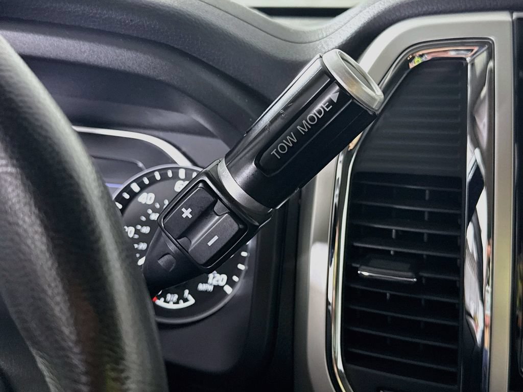Certified 2021 Nissan Titan SV w/ SV Convenience Package AWD/4WD image 11