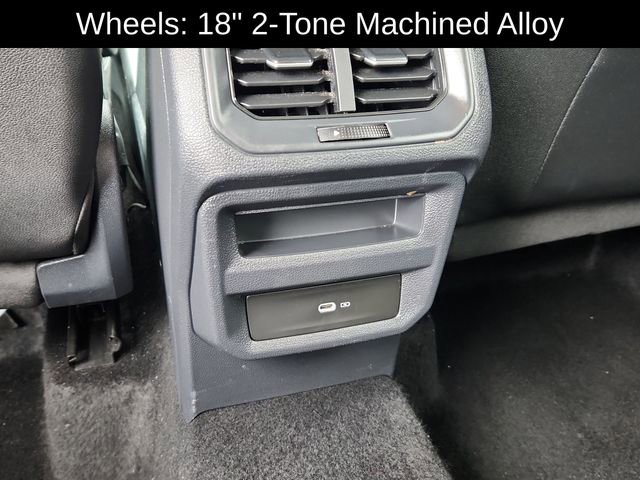 Used 2024 Volkswagen Taos SE image 25