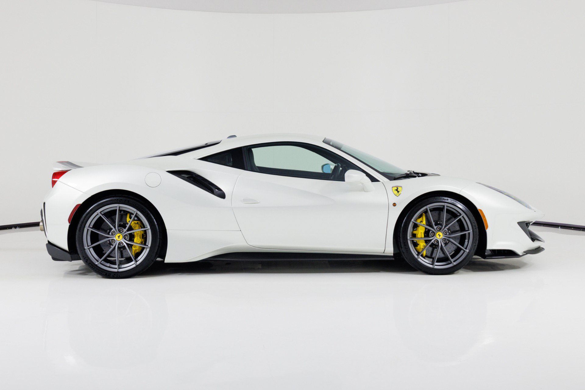 Used 2020 Ferrari 488 Pista Coupe RWD image 2