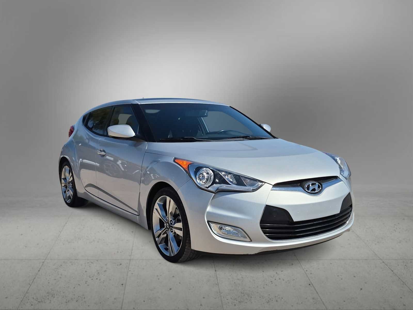 Used 2016 Hyundai Veloster w/ Option Group 03 FWD image 2