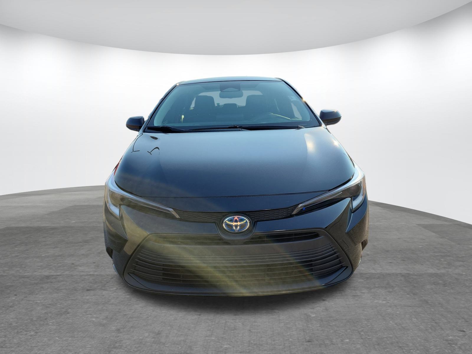 Used 2023 Toyota Corolla LE image 2